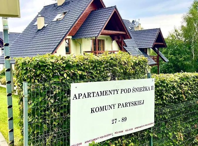 Pod śnieżką Uroczy Z Kominkiem